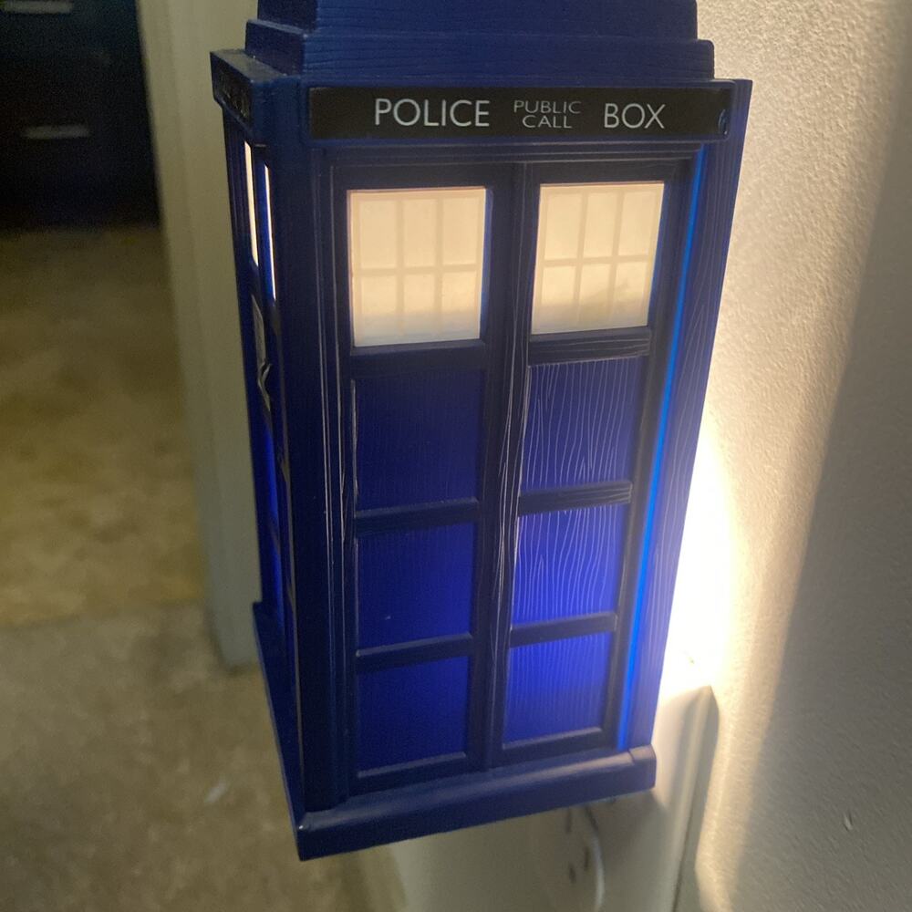 Doctor Who Tardis Box Phone Booth Night Light - Picture 6 of 7